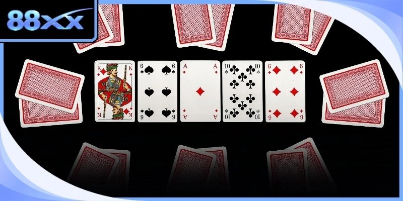 Các tuyển thủ đang tập trung cao độ để phân tích những quân bài ẩn số