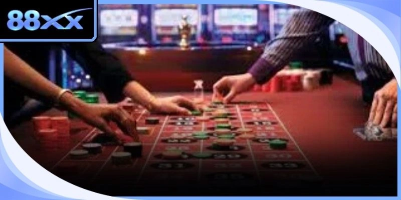 Hội viên đang thực hiện lệnh liên kết tài khoản ngân hàng trên điện thoại