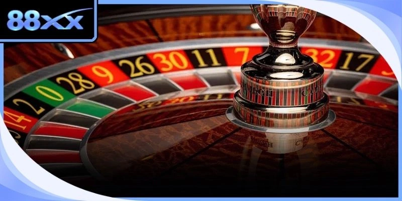 Game thủ tính toán số lượng chip đặt vào các ô màu trên bàn Roulette 88xx