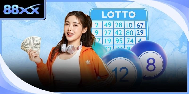Hội viên đang quan sát lồng cầu quay số vận hành bằng luồng khí nén
